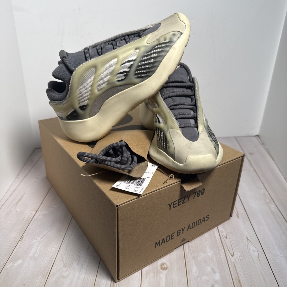 yeezy 700 womens size 6