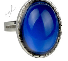 Polished silver finger ring embedded with layered oval clear  sapphire