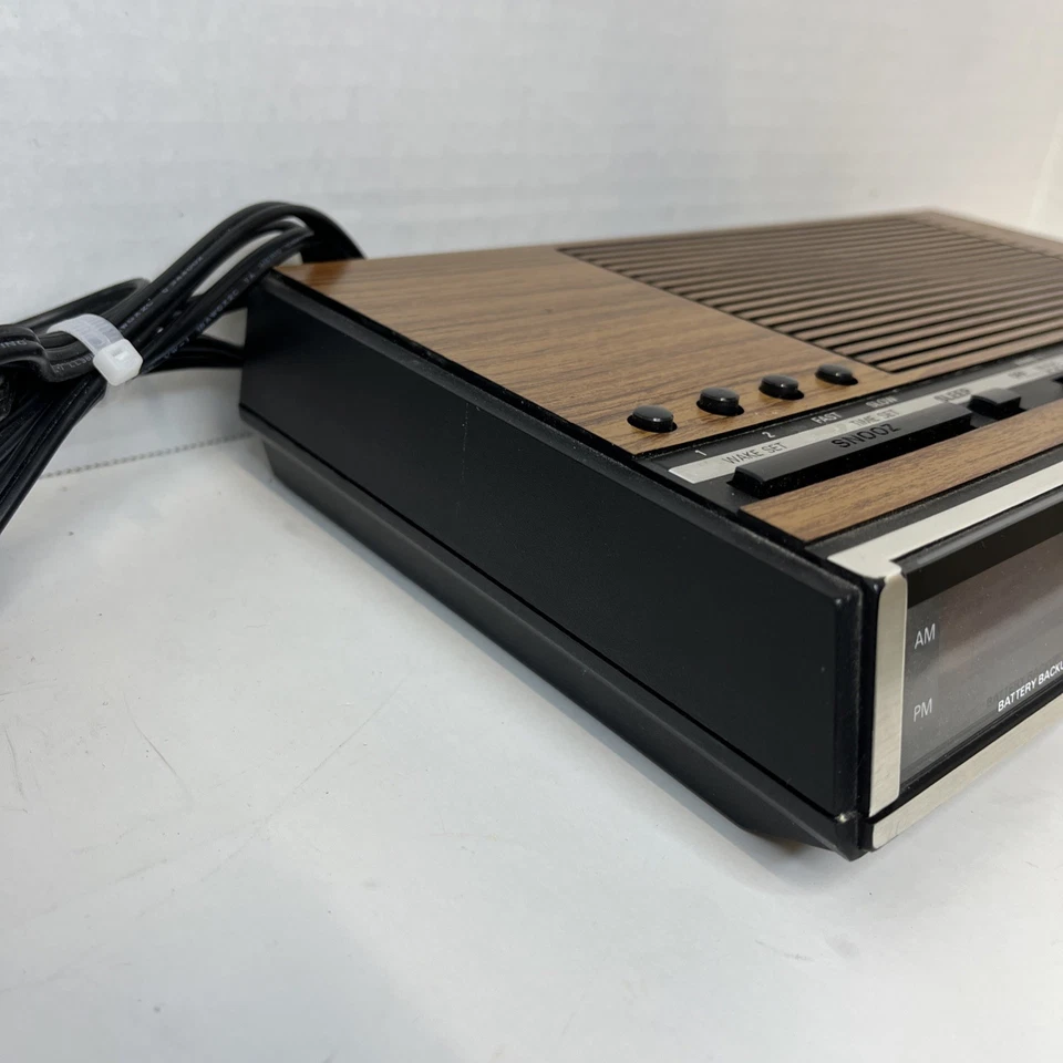 Reloj despertador radio AM/FM vintage GE General Electric 7-4636D madera grano probado Foto 4 de 4