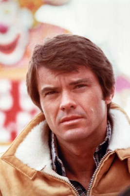 Robert Urich trägt Lammfelljacke als Dan Tanna auf Vegas Strip