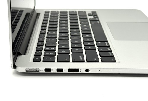 Apple MacBook Pro 13.3" - Laptop i5 - 8GB RAM - 256GB SSD - Silver / MGX82LL/A - Picture 7 of 11
