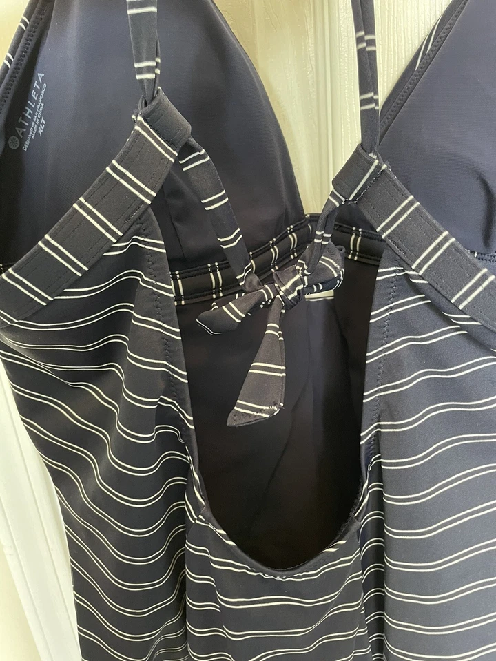 Traje de baño Athleta Piha de una pieza a rayas francesas azul marino y blanco talla XLT Foto 4 de 4
