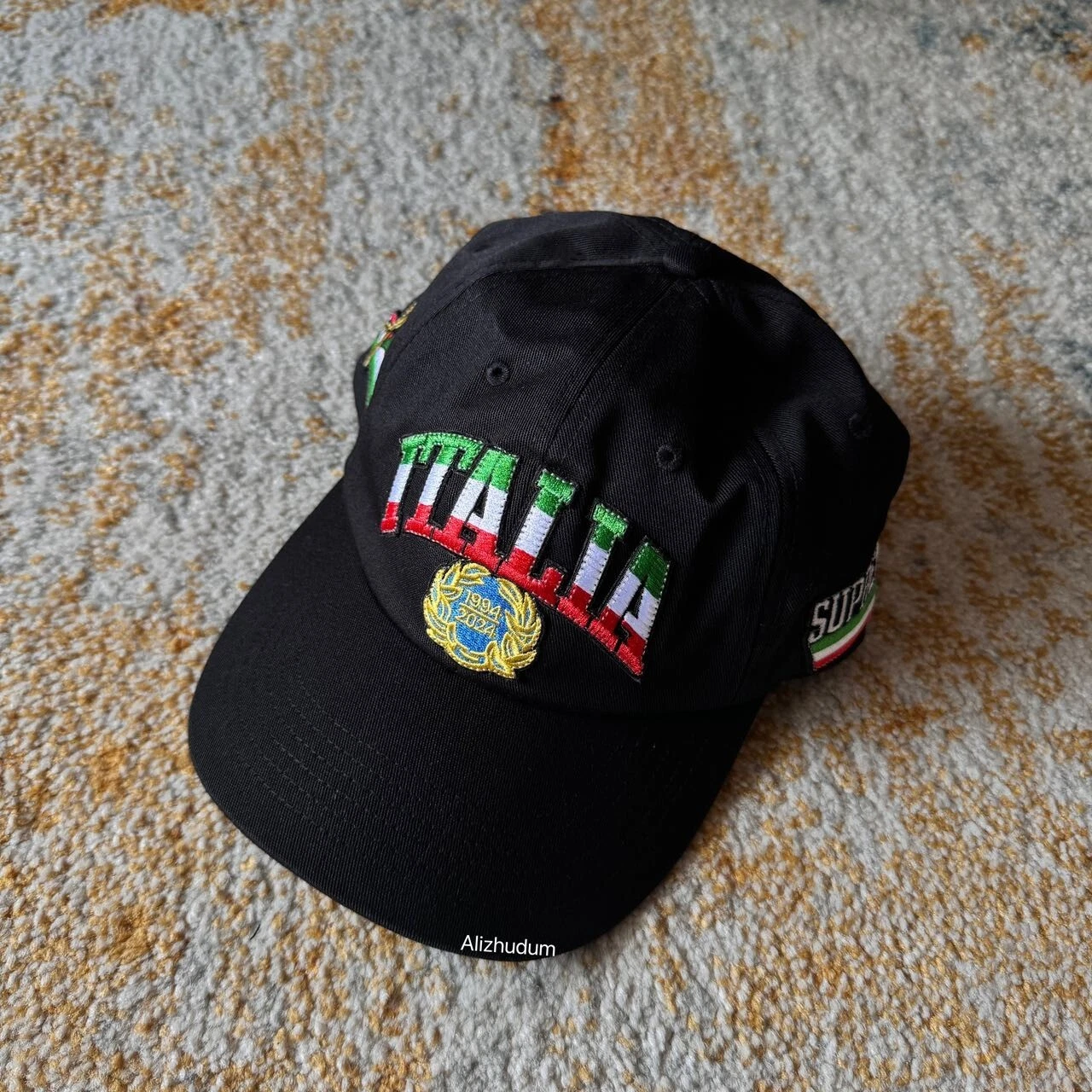 CHAPEAU SUPREME SS24 ITALIA 6 PANNEAUX NOIR O/S
