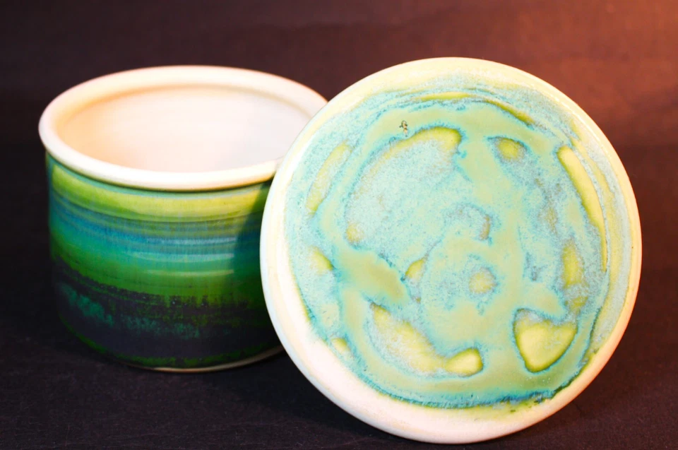 Campana de mantequilla francesa de cerámica hecha a mano firmada por artista de cerámica Foto 4 de 4