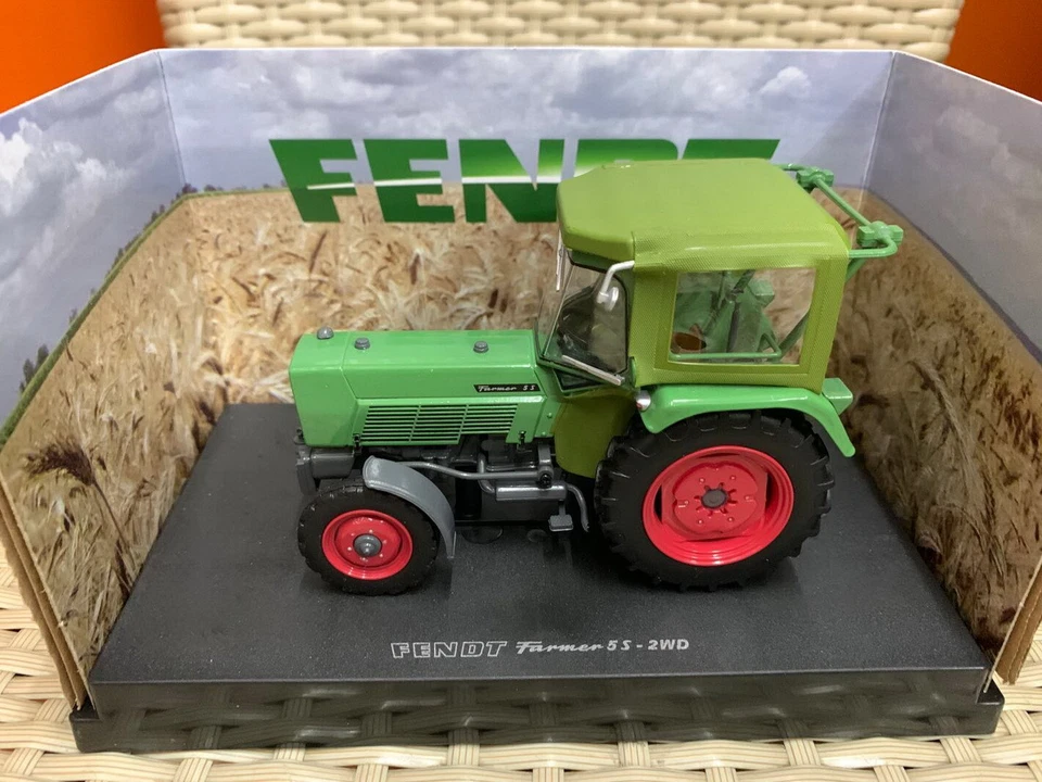 Universal hobbies 1/32 Fendt Farmer 5S With Cabin 2WD Tractor DIECAST MODEL 5291 - Image 2 of 4