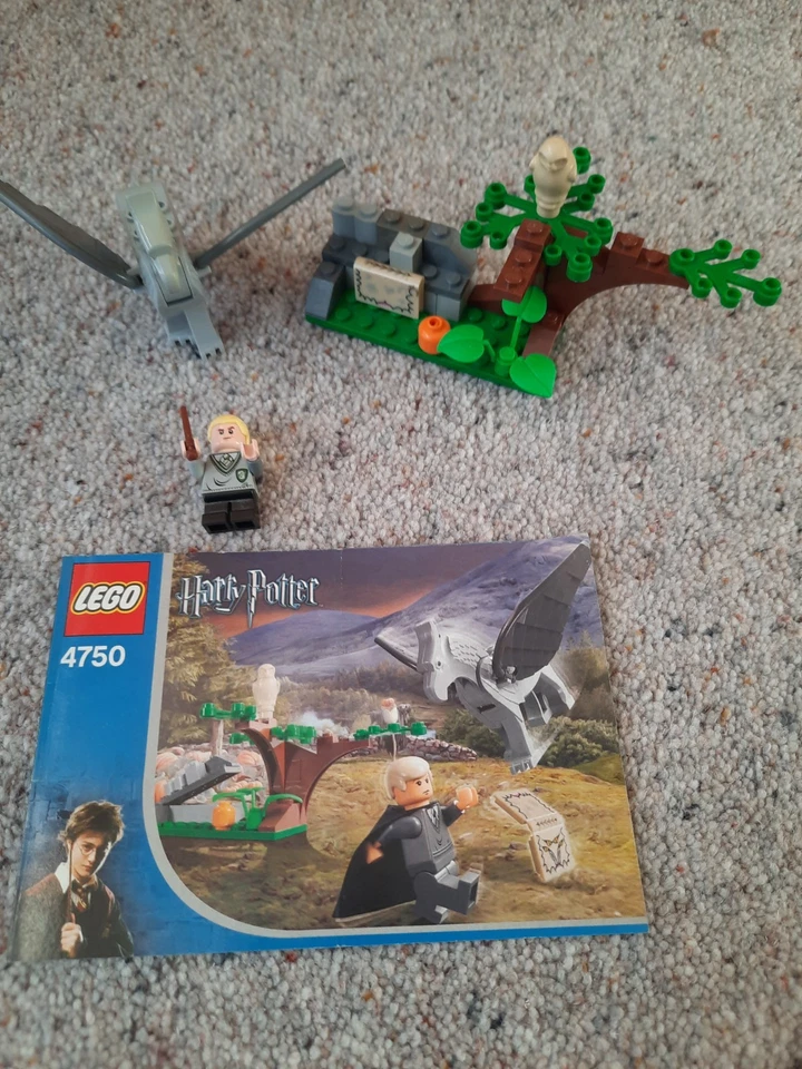 LEGO Harry Potter 4750 Draco's Encounter with Buckbeak, photo 1 of 5