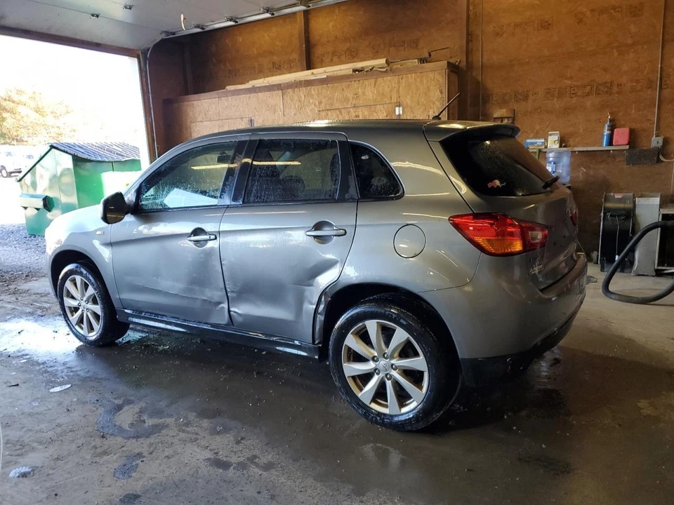 Used Rear Right Door Assembly Rear Side fits: 2015 Mitsubishi Outlander sport Re - Изображение 4 из 4