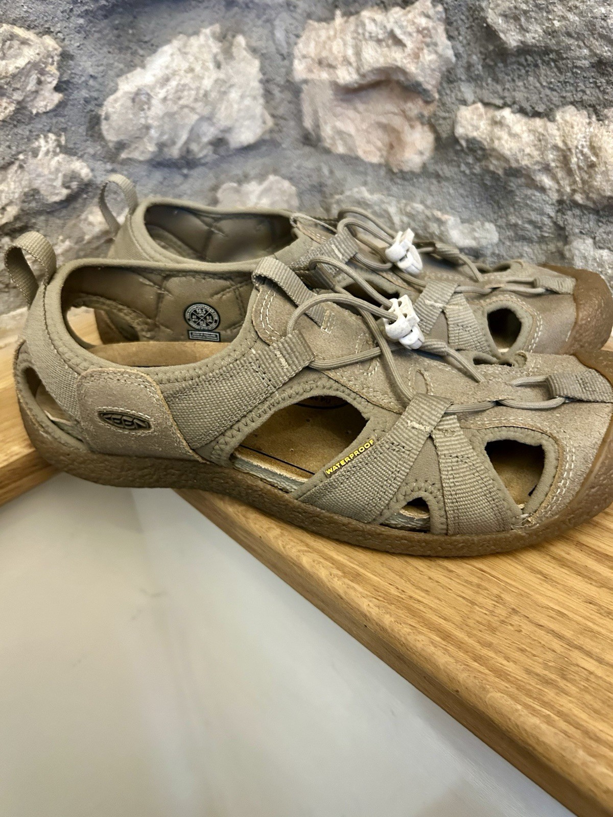 Sandali Keen beige Howser Harvest punta in gomma scarpe impermeabili taglia UK 9 5 EU 44