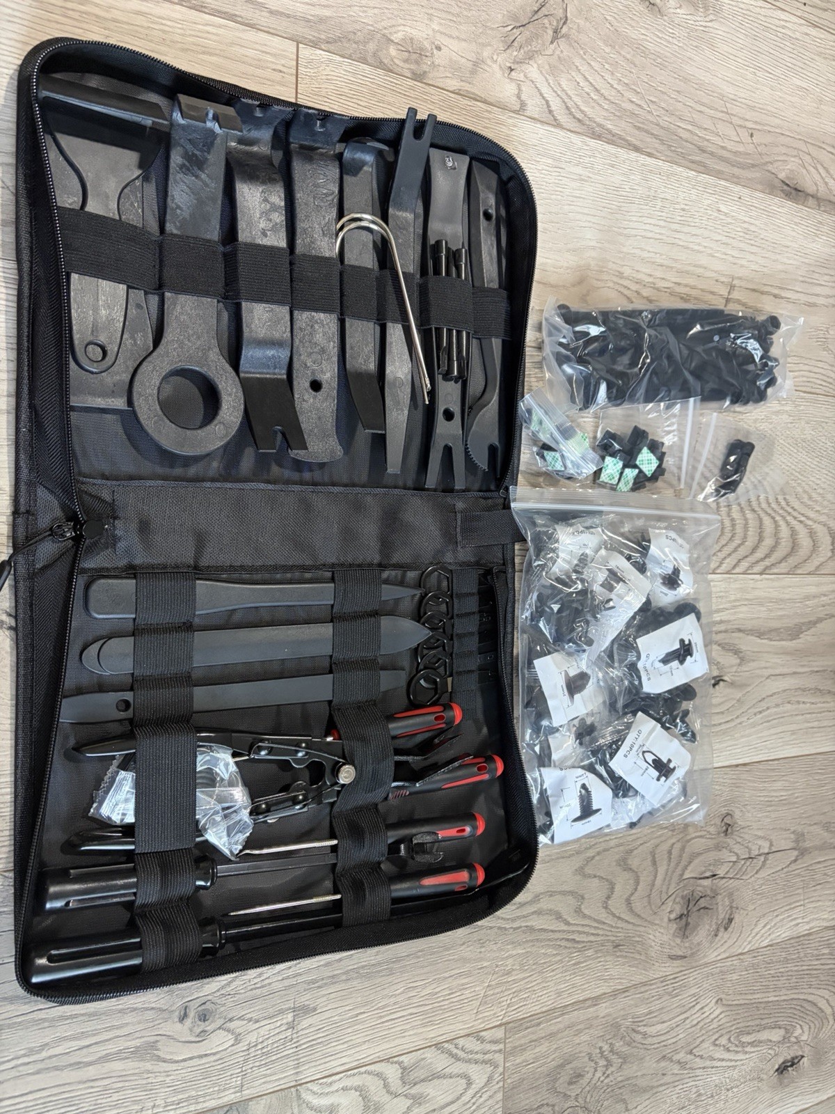 330 Pc Moulding Removal Kit