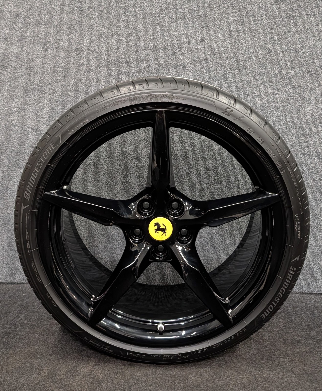 Ferrari F8 Wheel Black