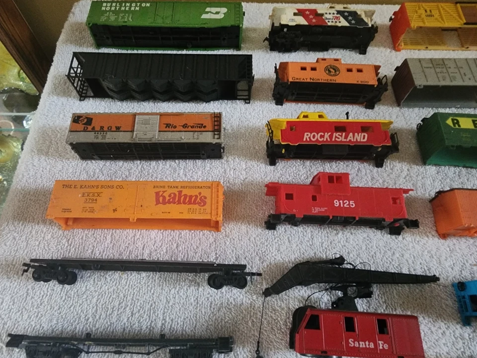 HO scale Freight Cars Junkyard For Parts Or Restoration (A) - Image 4 of 4