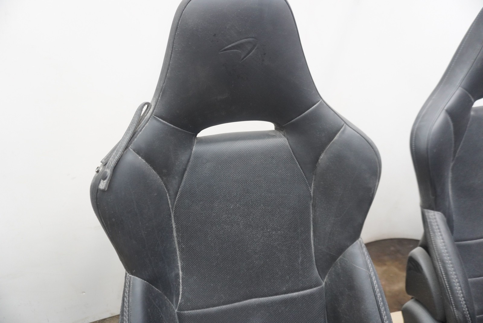 Set Front Left Right Driver Passenger Seat Black Leather OEM McLaren GT *Note*