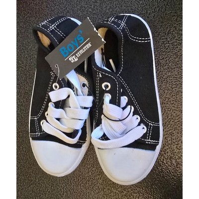 GT Revolution Boys Black Canvas Low Top Sneakers Size 11 NWT Classic Skate Shoes