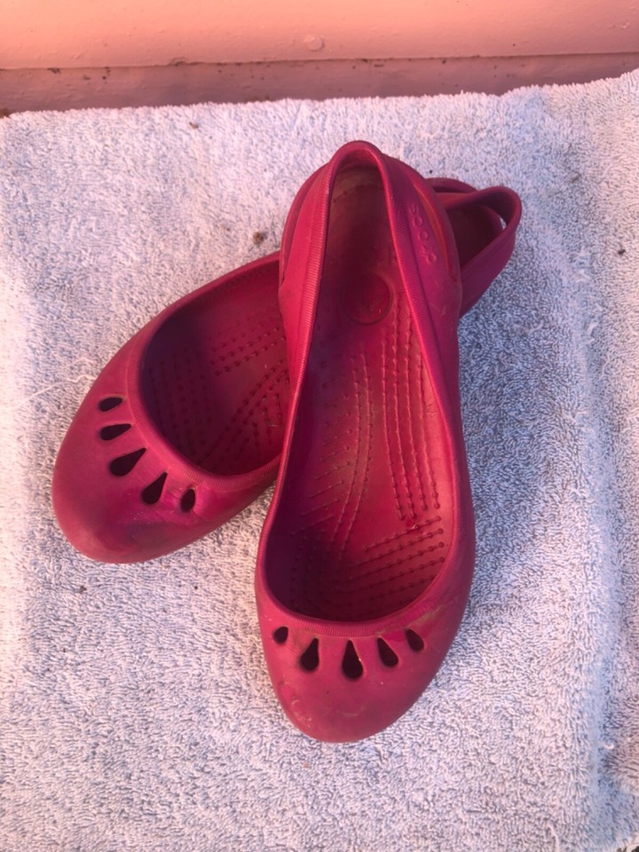 CROCS CHERRY RED RUBBER SLIP ON SHOES SZ 8