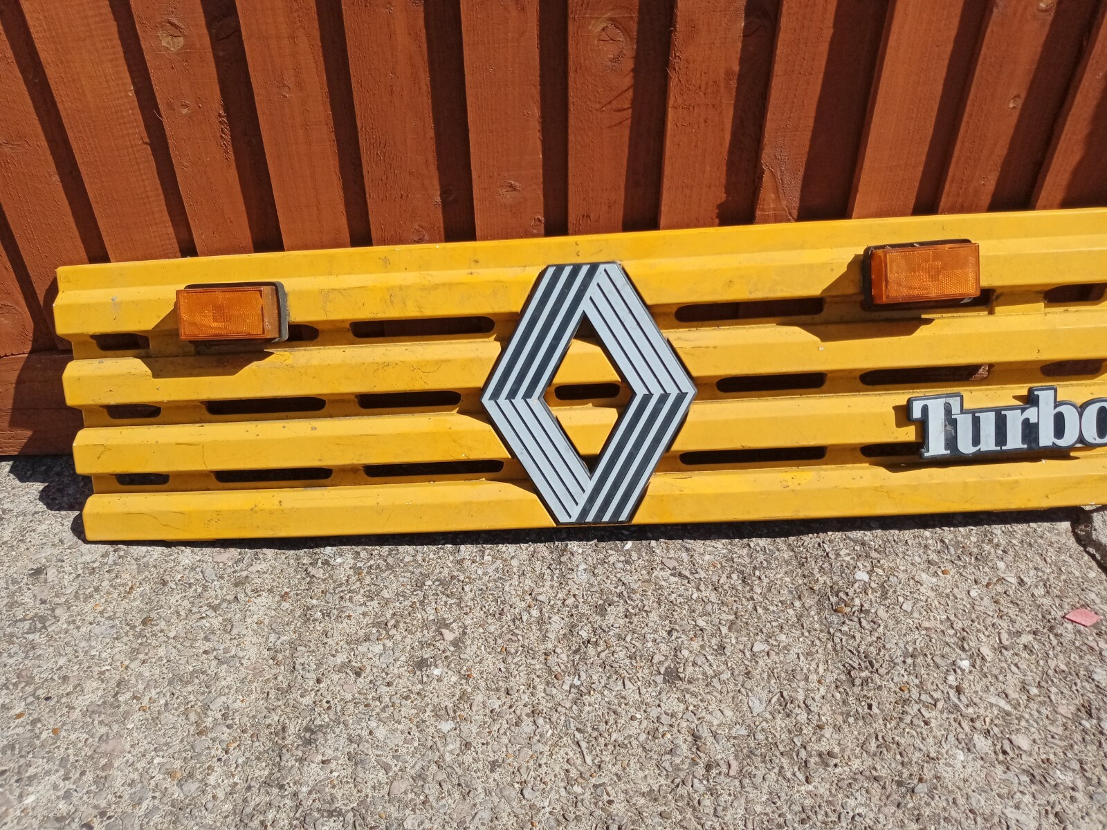 RENAULT TRUCK MIDLINER 1990s ERA FRONT GRILLE AND BADGES 