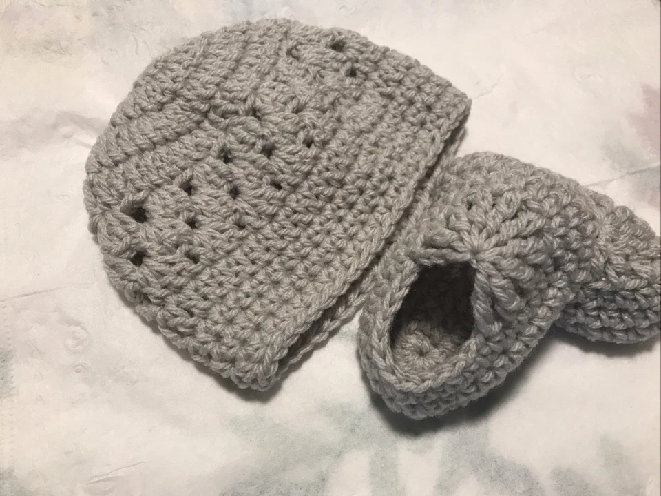 Hecho a mano Crochet Bebé Recién Nacido 0-3 meses Gris Zapatos Sombrero prematuro Zapatos Foto 3 de 3