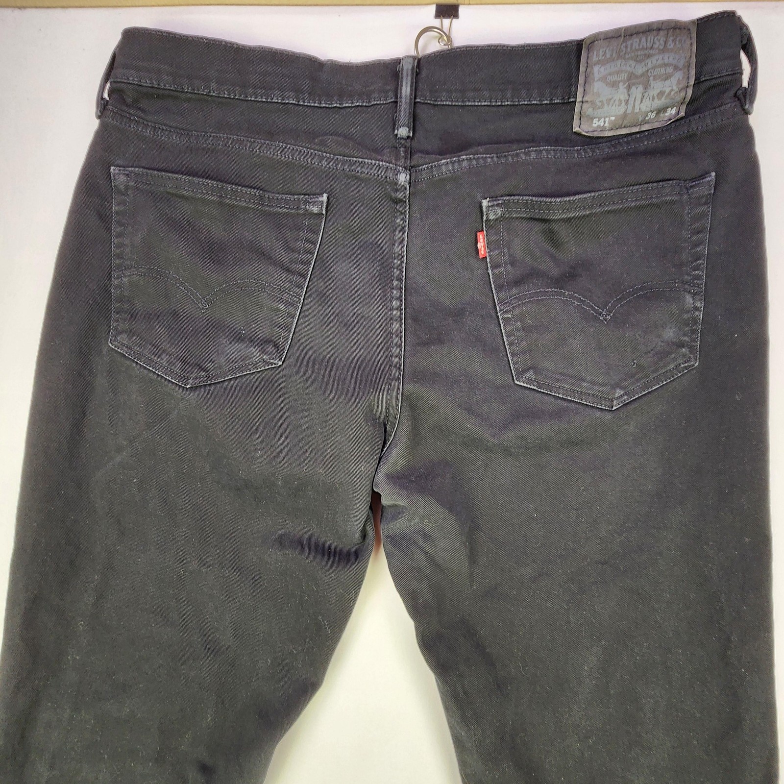 Levis 541 Jeans Mens 36x34 Black Dark Wash Athletic Taper Stretch Denim Pants thumbnail 17