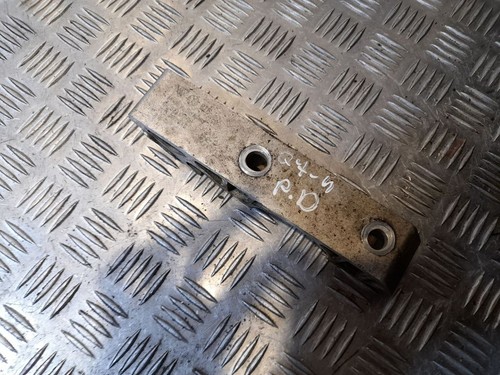 Audi Q7 4L 2012 Rechts Halterung Stabilisator vorne 7L0411063B Benzin ATV28958