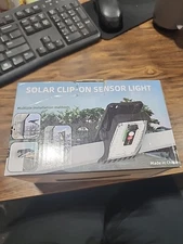 solar clip-on sensor light multiple charging and discharging methods