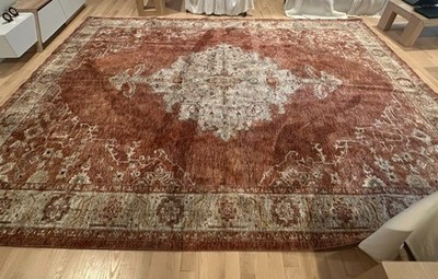 10 x 14 area rug (Surya, excellent condition)