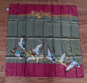 Foulard vintage Gucci canards en vol en soie 33"x33" jamais utilisé réf2062
