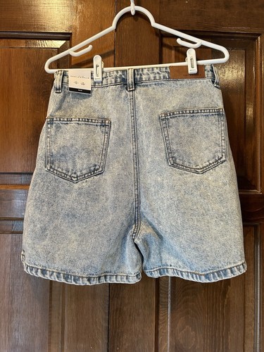 NWT Hustle N Holla Women’s Rain Jean Shorts Acid Wash Size US 6/28 Denim - Picture 2 of 6