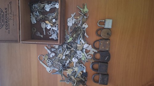 Large lot of Keys and Locks over 250 keys - Picture 2 of 6