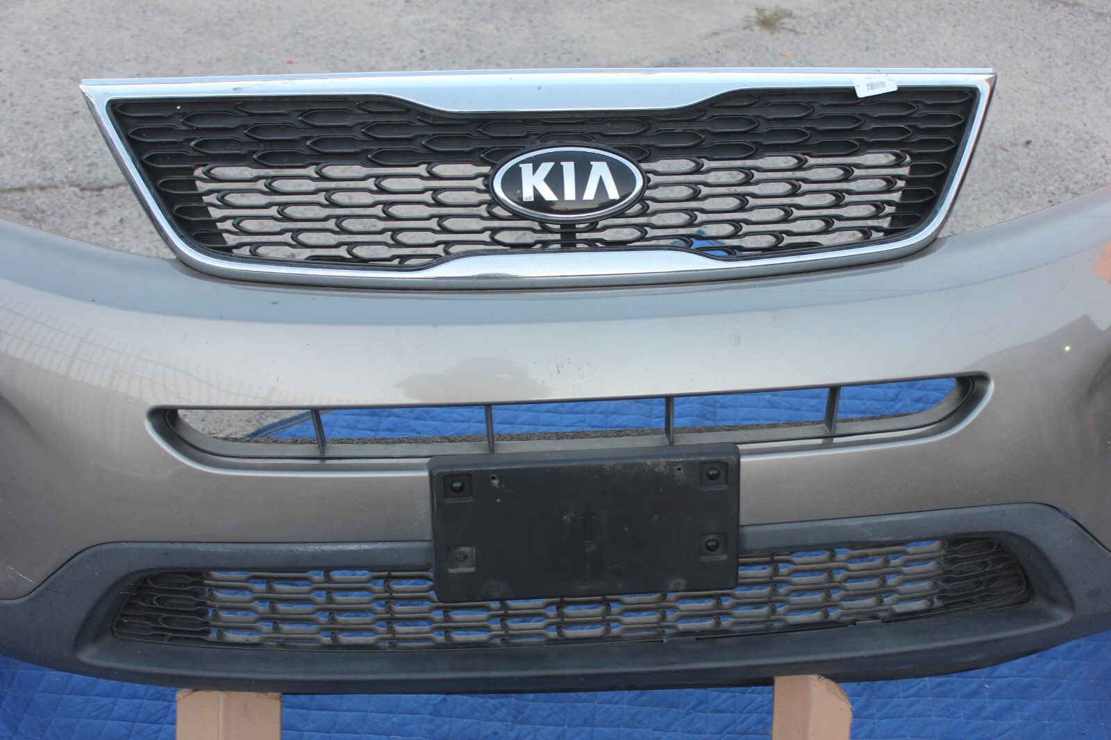 14-15 KIA SORENTO FRONT BUMPER ASSEMBLY FOG COVER GRILL FOAM GENUINE OEM BROWN