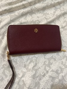 tory burch emerson wristlet zip continental