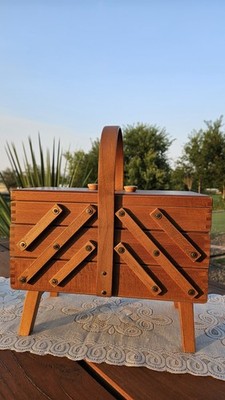 VTG MCM Accordion 3-Tier Wood Sewing Craft Box Dovetail Detail. Honey Tone. '60s