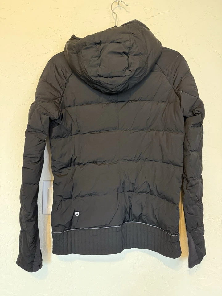 Pullover acolchado Lululemon para mujer talla 6 negro manga larga pluma de ganso Foto 2 de 4