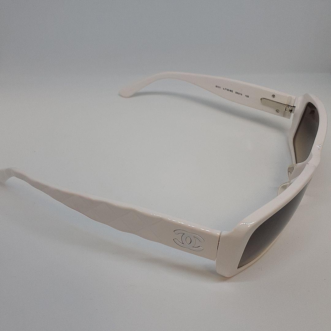 CHANEL ホワイトカメリア　サングラス Chanel sunglasses white frame sunglasses here mark camellia