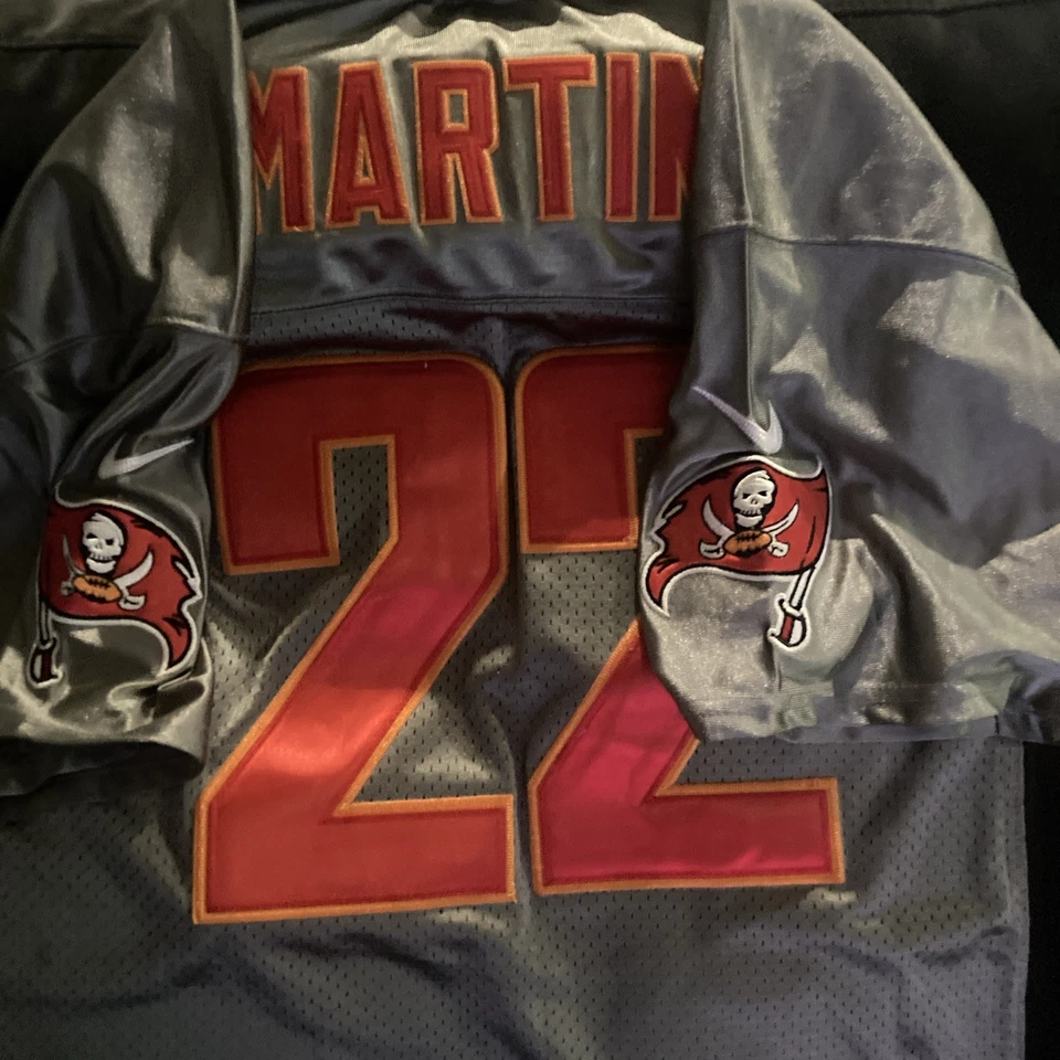Camiseta Doug Martin NikeOn-Field NFL Talla 48 Nueva Sin Etiquetas Foto 2 de 4