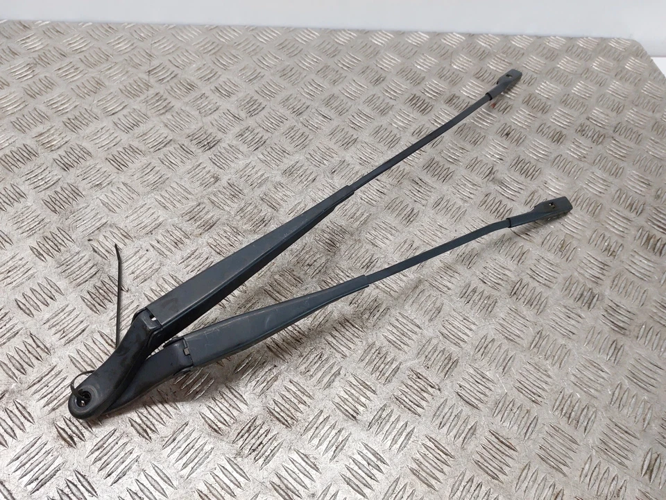 VAUXHALL CROSSLAND X PAIR OF FRONT WINDSCREEN WIPER ARMS LEFT & RIGHT 2018 - Image 4 of 4