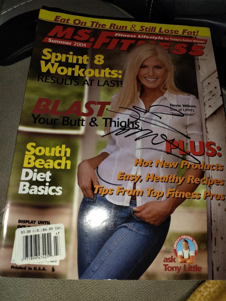 Revista Diva WWE firmada por Torrie Wilson Wwf WCW rara revista 2004 Foto 3 de 4