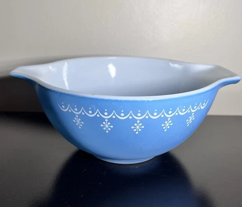 Vintage PYREX Snowflake Blue Garland Cinderella Mixing Bowl #442