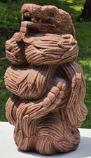 Escultura de serpiente emplumada maya azteca quetzalcóatl tallada estatua museo réplica