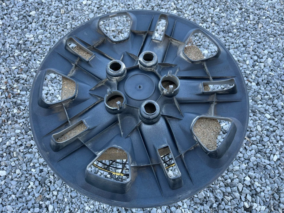 (1) DODGE GRAND CARAVAN 17" OEM WHEEL COVER HUB CAP SILVER 04726433AA 2013-2020 - Image 4 of 4