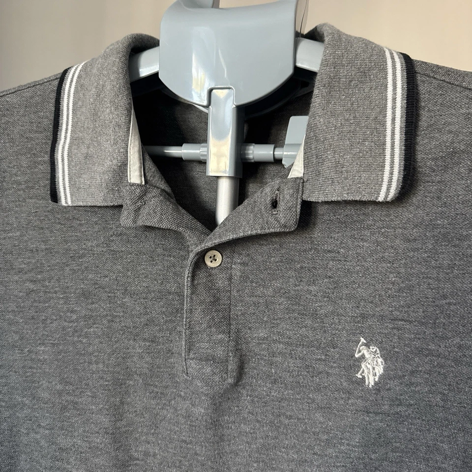 Camisa polo masculina cinza grande manga curta mistura de algodão EUA Assn excelente - Imagem 4 de 4