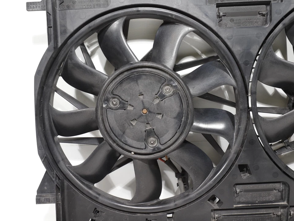 Audi Q7 3.0T Quattro 2017-2019 - Conjunto de ventilador de refrigeración del radiador 8W0121003D OEM Foto 2 de 4
