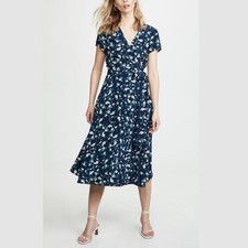 Vestido midi envolvente Yumi Kim Yumi Kim azul floral Spin Me Around - venta al por menor $245