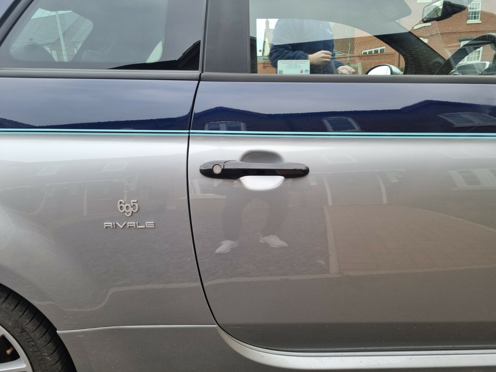 Fiat Abarth Neu Matt Satin Schwarz Hinten Abzeichen Abdeckung Rahmen