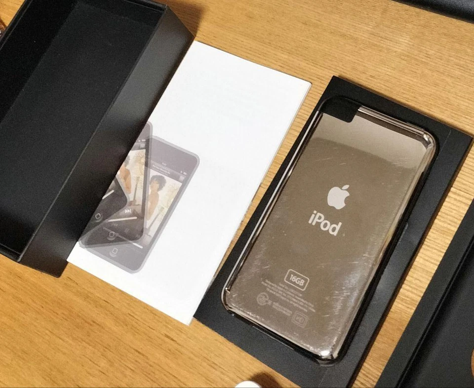 Ipod Touch - Image 2 of 4