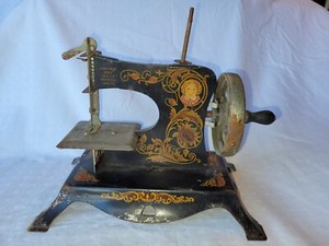 Vintage Lindstorm  Little Miss Sewing Machine  - Circa 1930s
