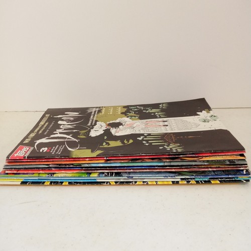10 Comic Books Mixed Lot Dark Horse Sirius Topps DC Image First Showcase Vintage - Picture 12 of 12