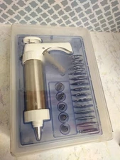 Kuhn Rikon Swiss made COOKIE PRESS Clear William Sonoma design complete. 1L