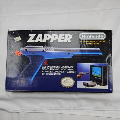 Nintendo NES Zapper Light Gun Controller In Box Grey Duck Hunt Hogan's ...