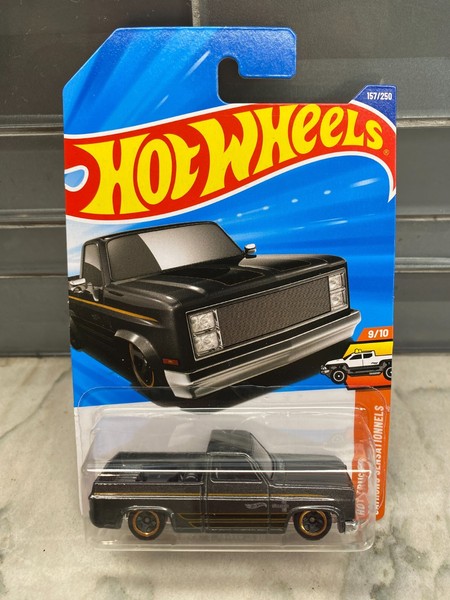 2025 Hot Wheels #157 Hw Lkws 9/10 '83 Chevy Silverado Dunkel- Grau W/ Schwarz-image