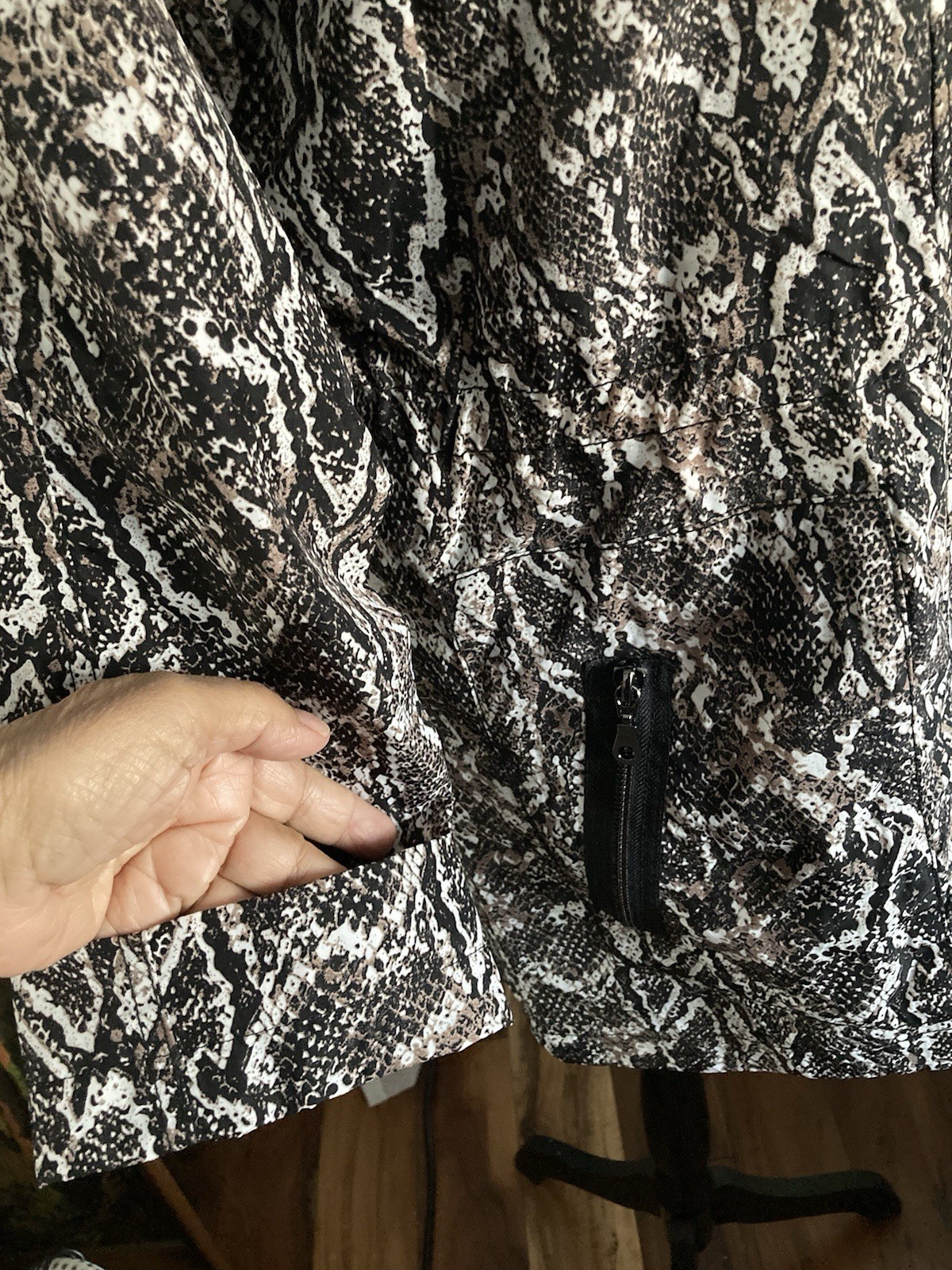 Soft Surroundings Python Snakeskin Print Viper Tr… - image 6