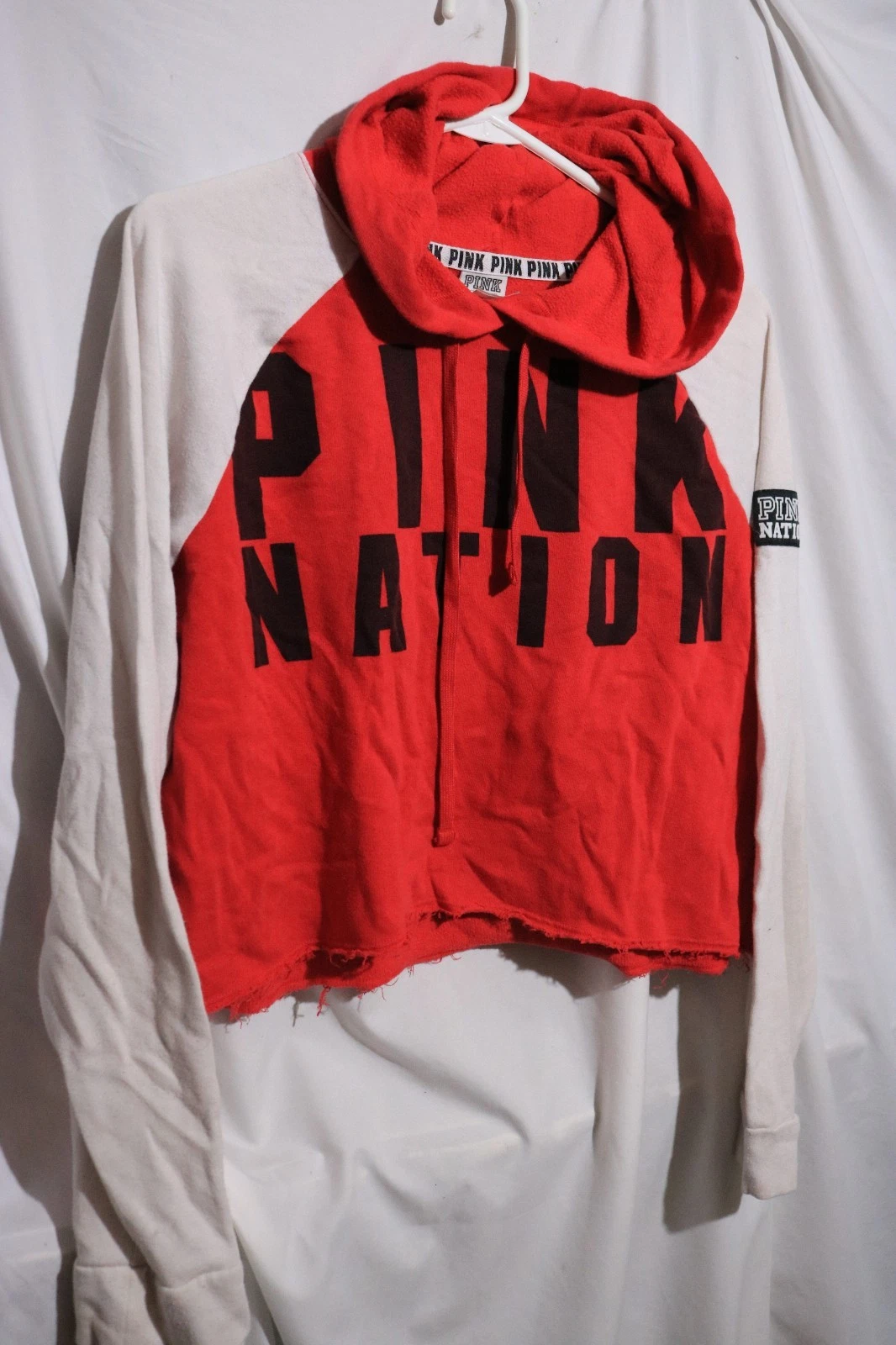 UNDERCOVER Felpa con cappuccio Victoria's Secret donna M rosa nazione scritta rossa bianca pile crop